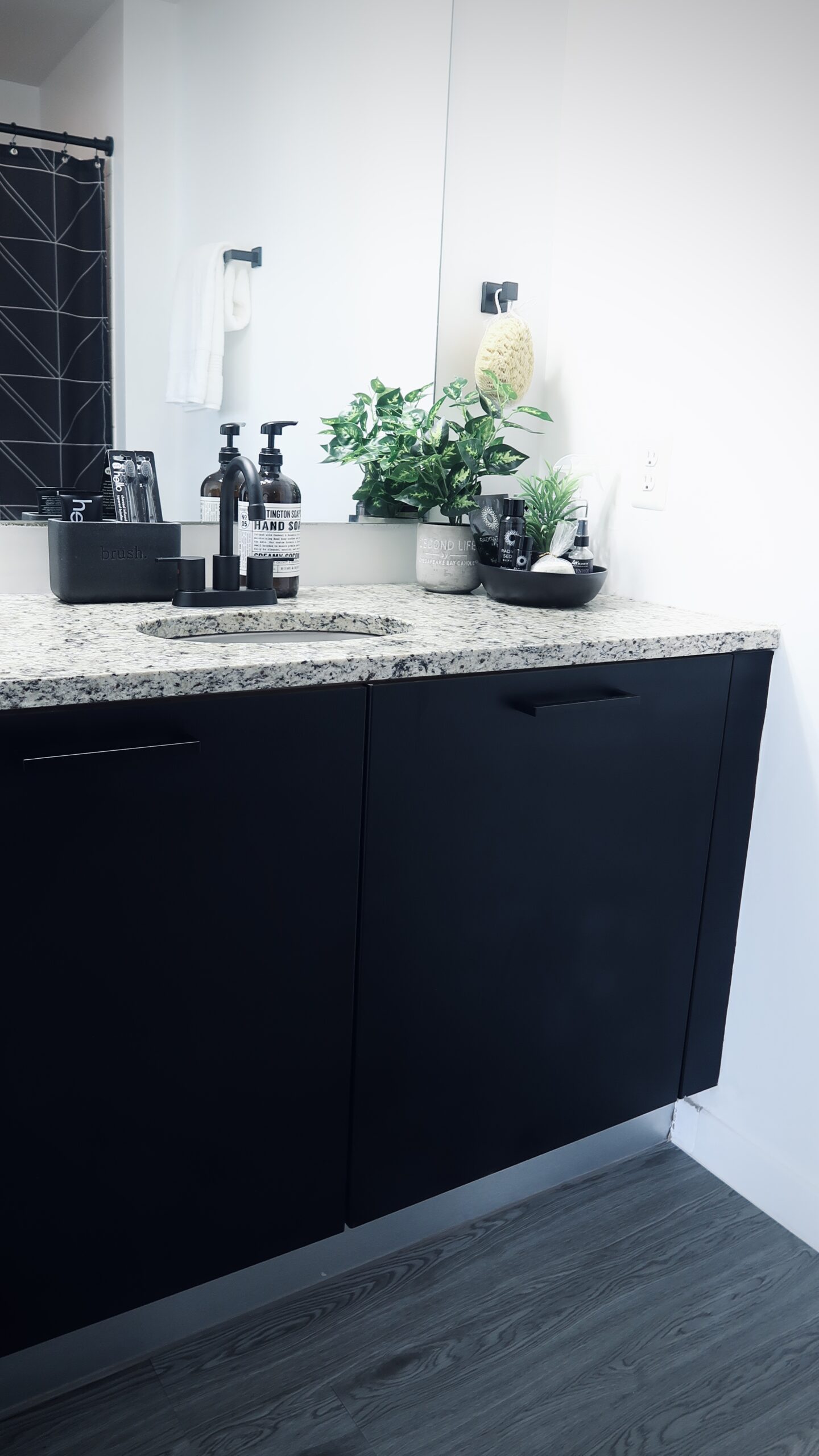 $400 DIY Guest Bathroom Makeover
